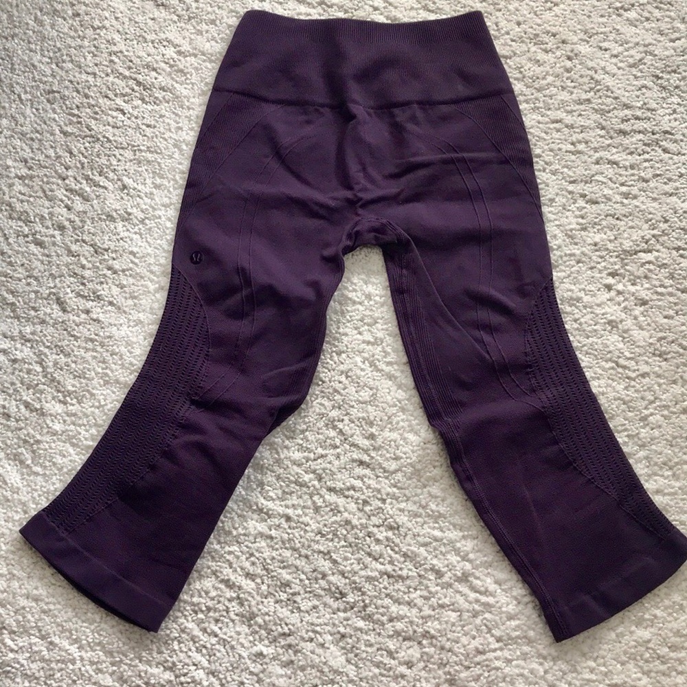 Lululemon crop leggings dark purple SZ 4